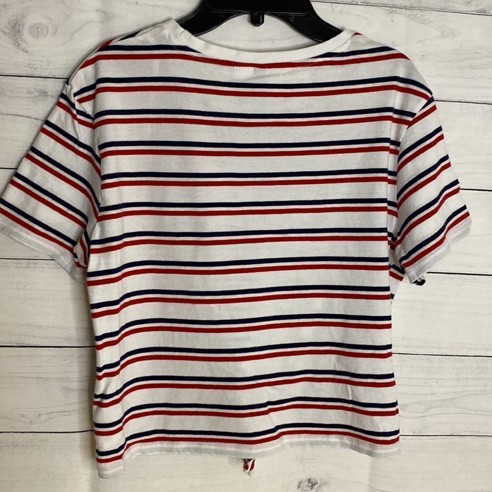 Divided cropped t-shirt. - Picture 4 of 6